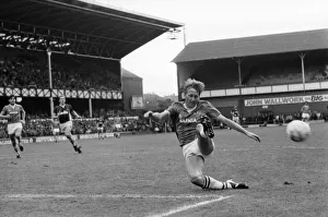 Everton v. Aston Villa. October 1984 MF18-01-050 The final score was a two one