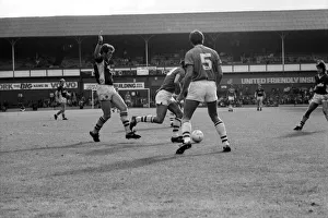 00235 Prints: Everton v. Aston Villa. October 1984 MF18-01-053 The final score was a two one