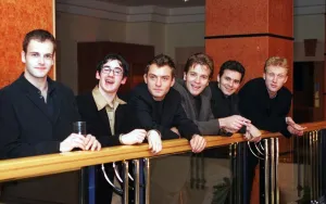 Ewan McGregor with Brat pack including Jonny Lee Miller, Iain Robertson, Jude Law