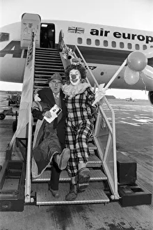 Makeup Prints: Examiner Womens Circle special Christmas Flight - Sunny the clown welcomes