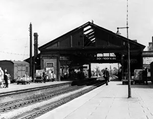 Exterior view of Banbury railway station showing the platforms and railway tracks