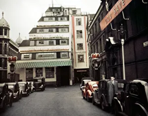 Banners Prints: Exterior view of Gerladine House, headquarters of the Daily Mirror Newspaper in Fetter
