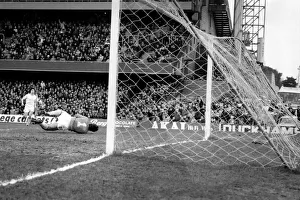F. A Cup Football. Chelsea 2 v. Tottenham Hotspurs 3. F. A. Cup March 1982 LF08-16-006