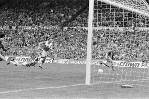 00940 Prints: FA Cup Final at Wembley Stadium, Saturday 10th May 1986. Liverpool 3 v Everton 1