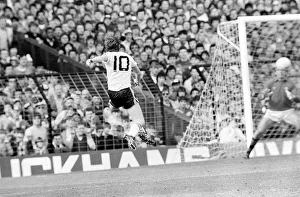 FA Cup Semi final Manchester United 2 v Arsenal 1 April 1983 Norman Whiteside scores