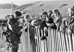 Drink Prints: FALKLANDS WAR TASK FORCE - SOLDIER TALKING TO CHILDREN & DRINKING HOT DRINK - April 1982