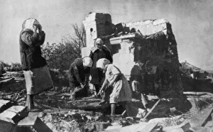 Locals Prints: The family of collective farmer Prolov return to their native hamlet in the Stalingrad