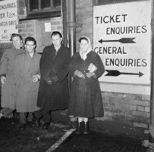 00990 Prints: Fans queue at Old Trafford for tickets to see Manchester United verses Sheffield