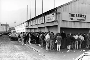 Queues Prints: Fans queue for Simple Minds concert outside the Barrowland Ballroom, Glasgow, Scotland