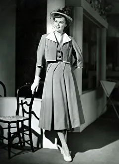 High Heels Prints: Fashion 1940s Model wearing a Bolero Pleated skirt suit