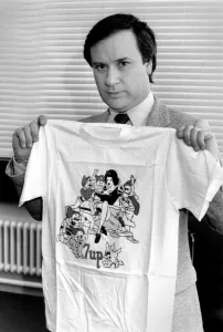 T Shirt Prints: Fashion - Blouses: Caught in the Act! Snow White and the Seven Dwarfs are celebrated
