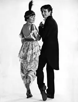 00040 Prints: Fashions 1920 s: Reveille writers sue Ealins and Jeremy Lawrence get to grips with