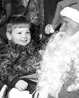 00521 Collection: Father Christmas (aka Tom Mathieson) with two year old Scott McLaughlin in a city