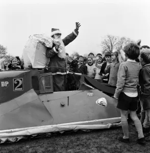 Santa Prints: Father Christmas arrives by hovercraft at Freegrounds Park Infant & Junior School