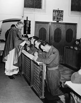 01462 Collection: Father Devine with the British 7th Armoured Division, holds mass in a Roman Catholic