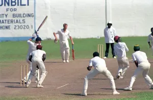 00022 Prints: February 1990 90-1082-080 International Test Match Cricket. West Indies vs England