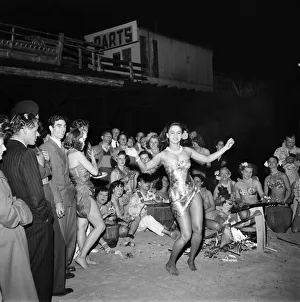Felix Mendelssohn holds midnight beach party for Pulu Moe who has been with his band for