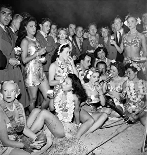 00020 Prints: Felix Mendelssohn holds midnight beach party for Pulu Moe who has been with his band for
