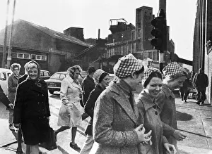 Factories Prints: Female workers of the Tate and Lyle sugar refinery in Liverpool make their way to