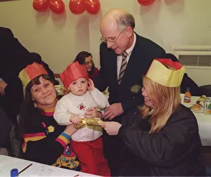 Fergus McCann Celtic Chairman December 1998 with his daughter Ishbel Signing