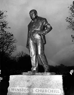 00362 Prints: Fields Marshal Viscount Montgomery unveiled this bronze statue of Sir Winston Churchill