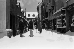 00894 Prints: Filming of Oliver! at Shepperton studios. The scene which should have been shot in mid