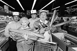 01063 Prints: Filming of a series of Terry and June, where they go on a day trip to