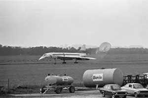 01137 Prints: On a fine August day in 1977, Concorde 101 touches down at her final home at Duxford