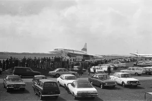 01137 Prints: On a fine August day in 1977, Concorde 101 touches down at her final home at Duxford