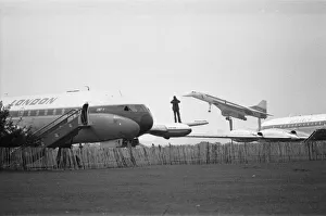 01137 Prints: On a fine August day in 1977, Concorde 101 touches down at her final home at Duxford