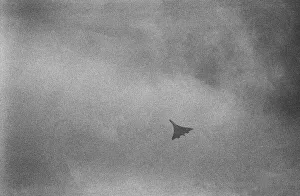 01137 Prints: On a fine August day in 1977, Concorde 101 touches down at her final home at Duxford