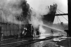 00075 Prints: Firefighters batlle to contain the worst Newcastle Quayside blaze since the war when