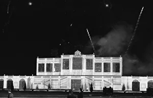 01070 Prints: The firework show watched by half a million people in Londons Hyde Park