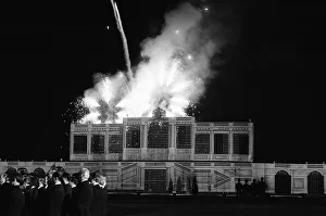 01070 Prints: The firework show watched by half a million people in Londons Hyde Park