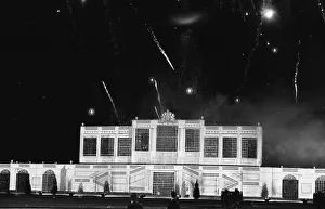 01070 Prints: The firework show watched by half a million people in Londons Hyde Park
