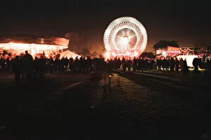 Images Dated 4th November 1995: Fireworks, Kings Meadow park, Reading, Berkshire, 4th November 1995