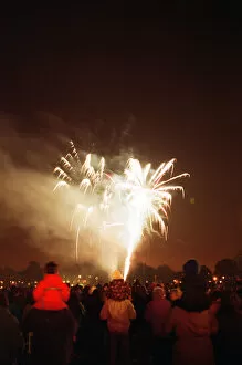 Images Dated 4th November 1995: Fireworks, Kings Meadow park, Reading, Berkshire, 4th November 1995