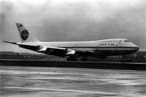 00400 Prints: The first Boeing 747 Jumbo Jet arrived at Heathrow Airport, three hours late
