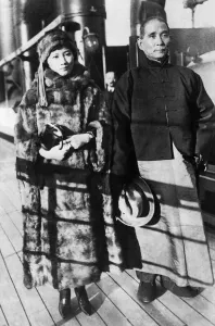 Two People Prints: First president and founding father of the Republic of China Sun Yat-sen arrives at Kobe
