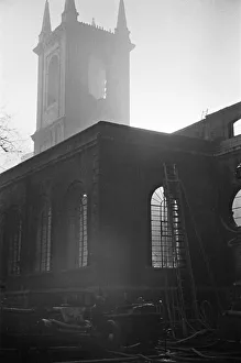 Accidents Prints: Flames rage through St Lawrence Jewry. Sparks and embers from here set the Guildhall