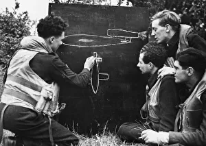 Drawing Prints: Flight Sergeant M. Rose teaches fighter pilots about flying bombs. 29th June 1944