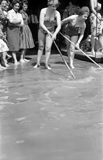 Floods at Wood Green, London. June 1960 M4259-001 Freak rainfall floods the high street