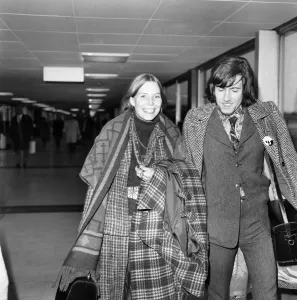 Folk singer Joni Mitchell who writes songs for pop singers