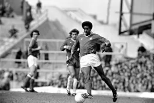 Images Dated 17th April 1977: Football: Chelsea vs. Nottingham Forest. April 1977 77-02166-025