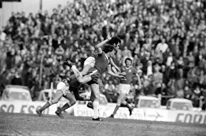 Images Dated 17th April 1977: Football: Chelsea vs. Nottingham Forest. April 1977 77-02166-019