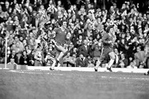 Images Dated 17th April 1977: Football: Chelsea vs. Nottingham Forest. Finnieston after scoring