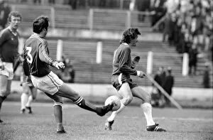 Images Dated 17th April 1977: Football: Chelsea vs. Nottingham Forest. April 1977 77-02166-042