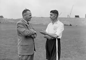 00228 Prints: Football Fulham Manager Bill Dodgin seen here with Jeff Taylor team captain