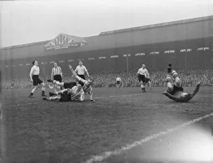 00226 Prints: Football Fulham v Sunderland 13 / 4 / 1952 XP0000 C1875 / 1