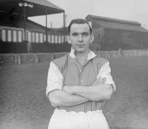 00226 Prints: Football Gladstone Guest Rotherham Utd 24 / 11 / 1951 B5496 / 3